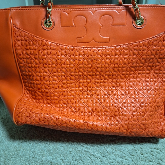 Tory Burch Handbags - Tory Burch Tote Bryant Leather Handle Bag
